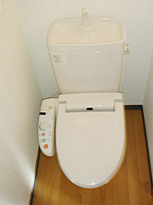 多田コーポのシャワー付きトイレ